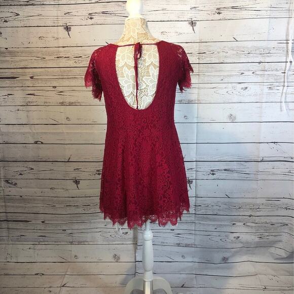 Free people lace magenta dress with open back, scalloped sleeves and hem size XS - Picture 10 of 13